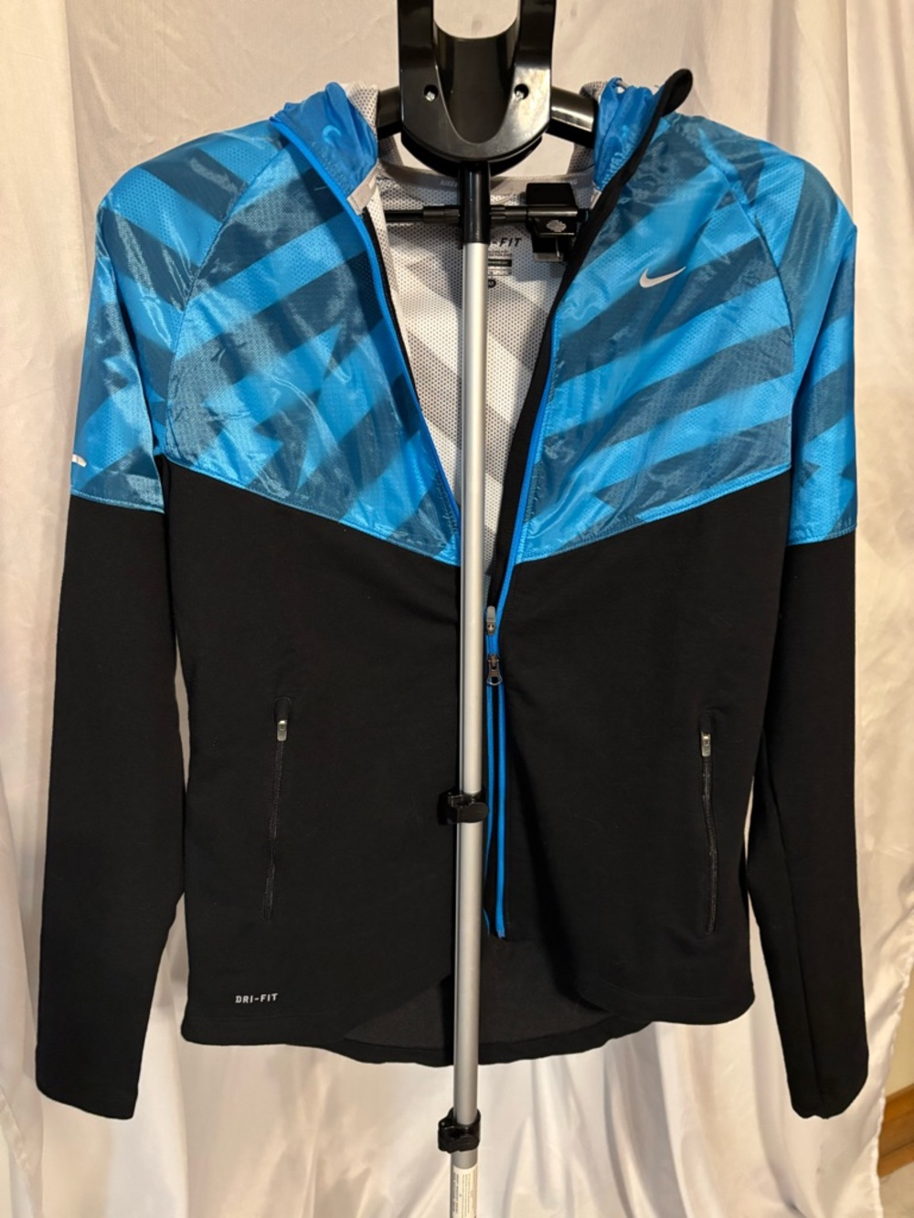 Nike Women's Blue and Black Hooded Dri-FIT Bomber Jacket